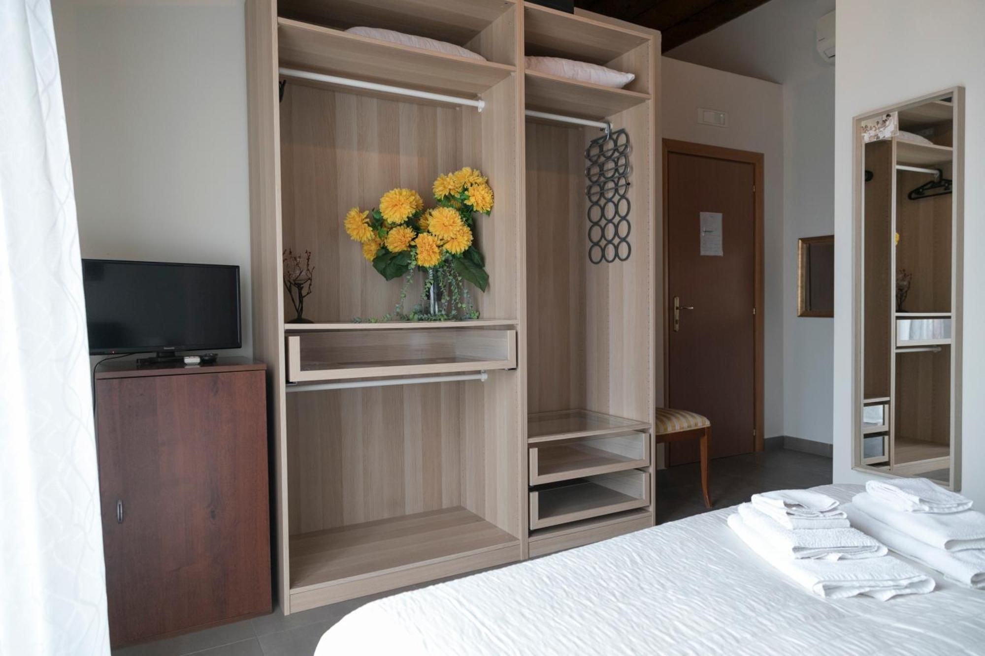 Mansarda Valù B&B Naples Extérieur photo